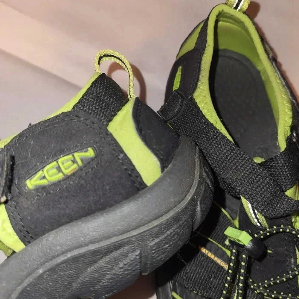 Keen Waterproof Sandals‎ Size 6 Black Green Active Camping Hiking Outdoors